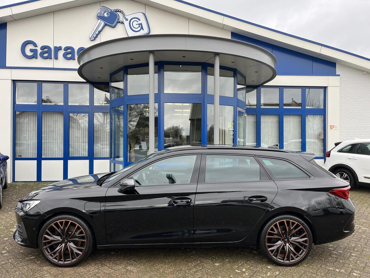 Cupra Leon Sportstourer 1.4 e-Hybrid VZ Performance | Elektrische stoelen met memory, 19 inch copper velgen, Start knop stuur, Camera, Dealer onderhouden, zeer luxe!