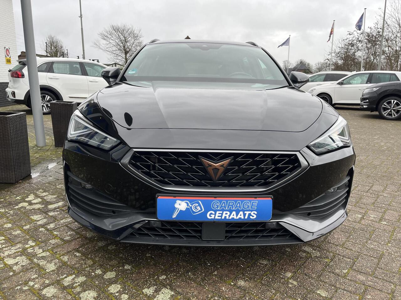 Cupra Leon Sportstourer 1.4 e-Hybrid VZ Performance | Elektrische stoelen met memory, 19 inch copper velgen, Start knop stuur, Camera, Dealer onderhouden, zeer luxe!