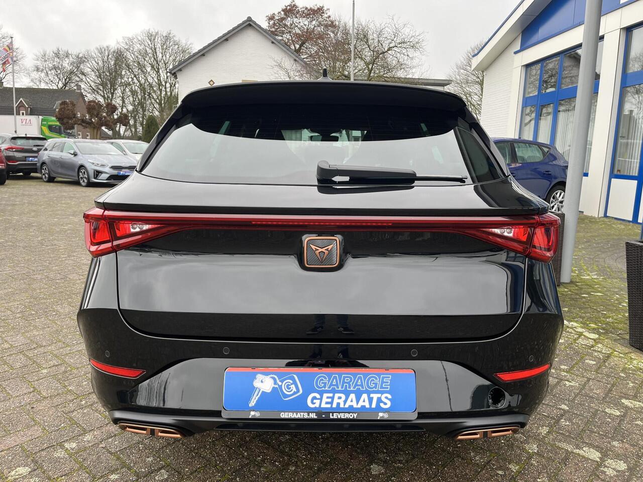 Cupra Leon Sportstourer 1.4 e-Hybrid VZ Performance | Elektrische stoelen met memory, 19 inch copper velgen, Start knop stuur, Camera, Dealer onderhouden, zeer luxe!