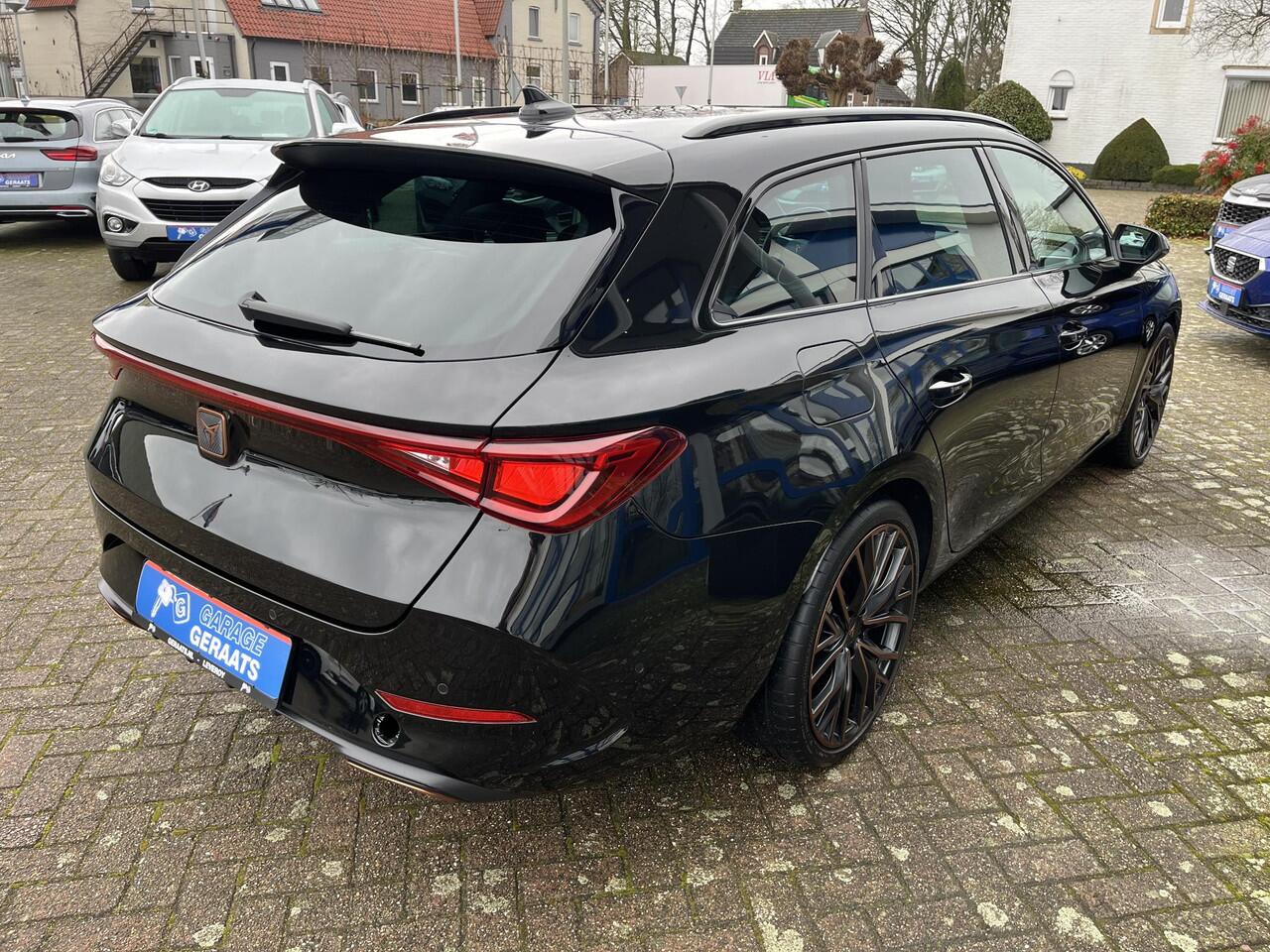 Cupra Leon Sportstourer 1.4 e-Hybrid VZ Performance | Elektrische stoelen met memory, 19 inch copper velgen, Start knop stuur, Camera, Dealer onderhouden, zeer luxe!