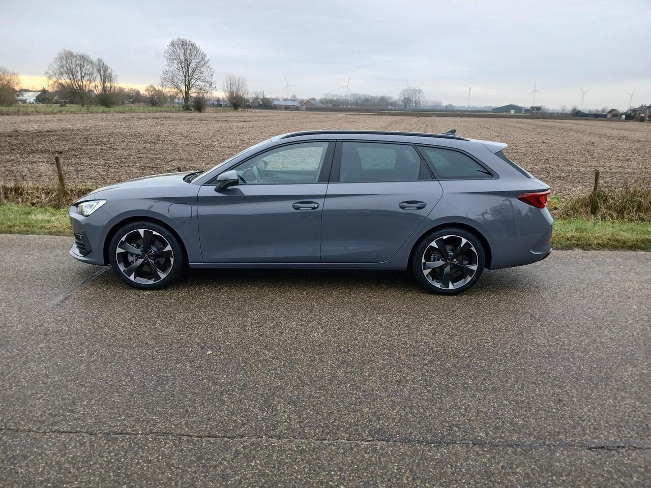 Cupra Leon Sportstourer 1.4 e-Hybrid + 19 inch + Graphene Grey!!