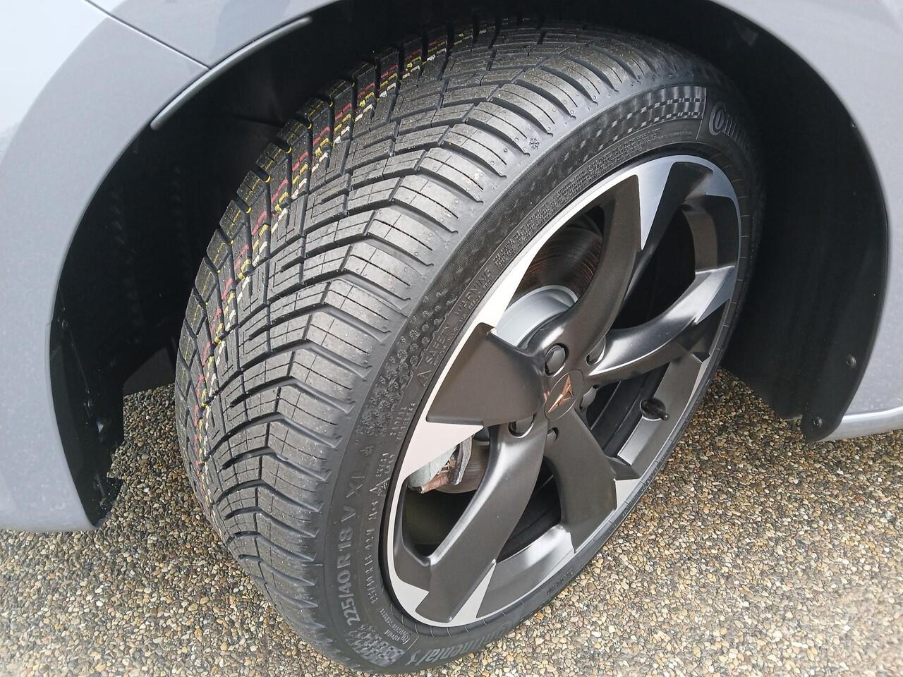 Cupra Leon Sportstourer 1.4 e-Hybrid + 19 inch + Graphene Grey!!