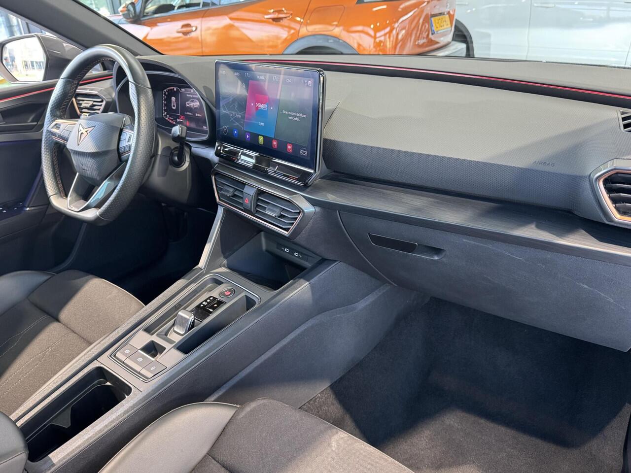 Cupra Leon Sportstourer 1.5 eTSI Automaat Business Edition | Panorama Schuifdak | Navigatie | Climate Control | LED Verlichting | 18"Lmv | Camera | Keyless Go | Apple Carplay/Android Auto ( Vestiging - Vianen )