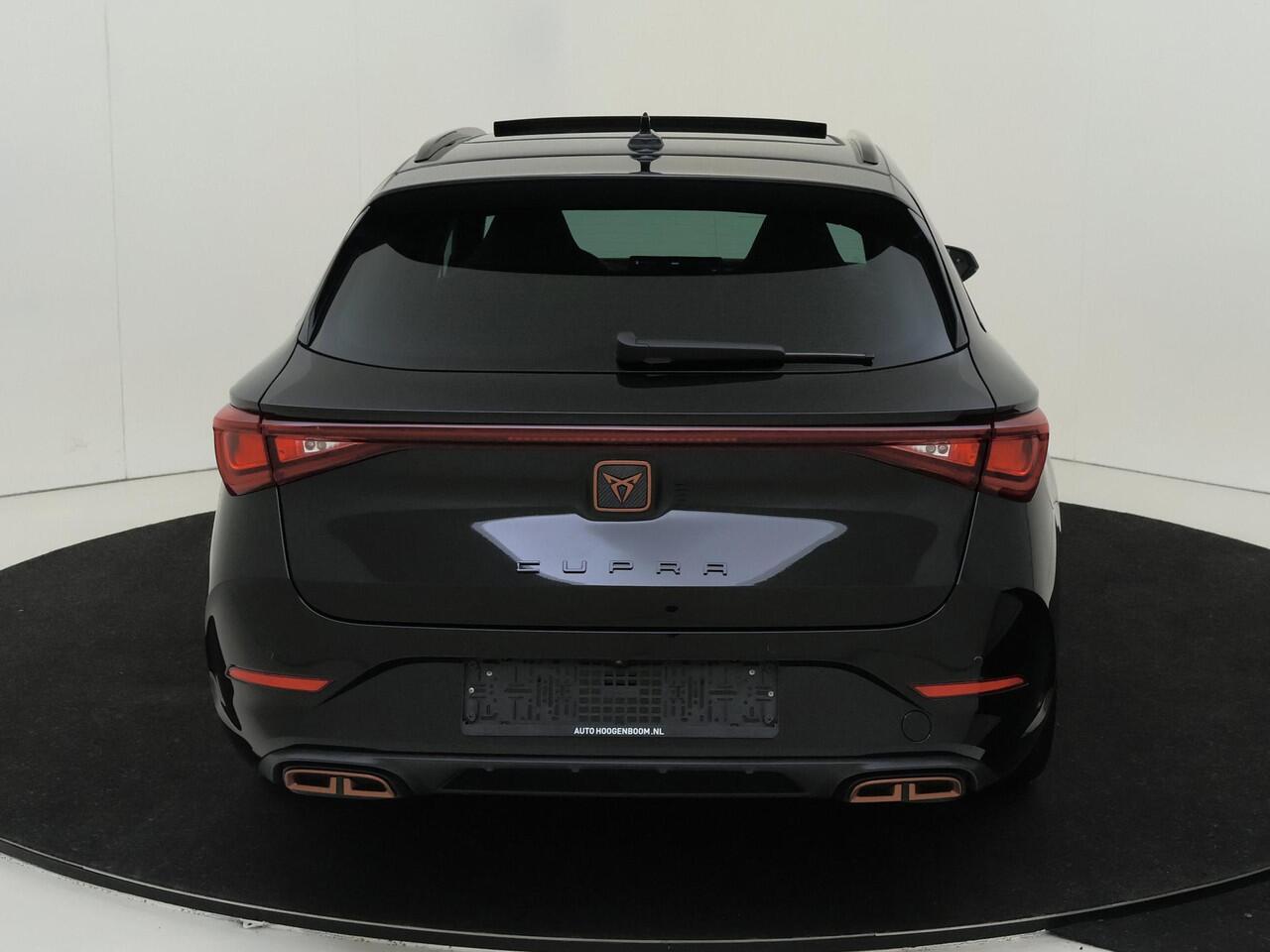 Cupra Leon Sportstourer 1.4 e-Hybrid VZ Performance | Panoramadak | Parkeerassistent | Keyless | Stoel- en stuurwielverwarming | Dodehoek detectie | Navigatie | Achteruitrijcamera |