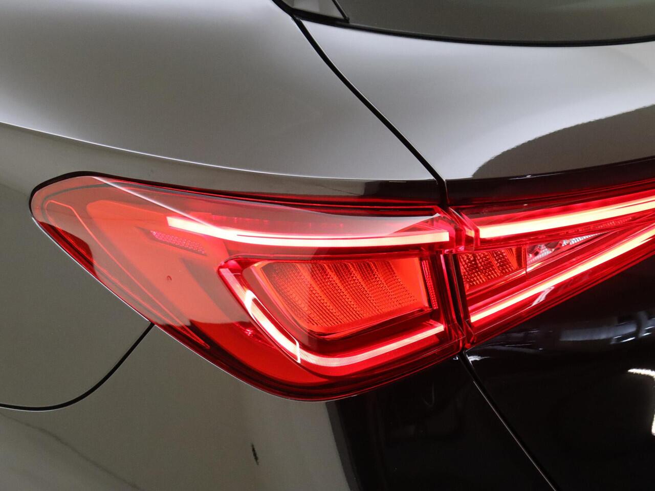 Cupra Leon Sportstourer 1.4 e-Hybrid VZ Business | Parkeerassistent | Keyless | Adaptieve demping | Stoel- en stuurwielverwarming | Navigatie | Dodehoek detectie | Adaptieve cruise control |