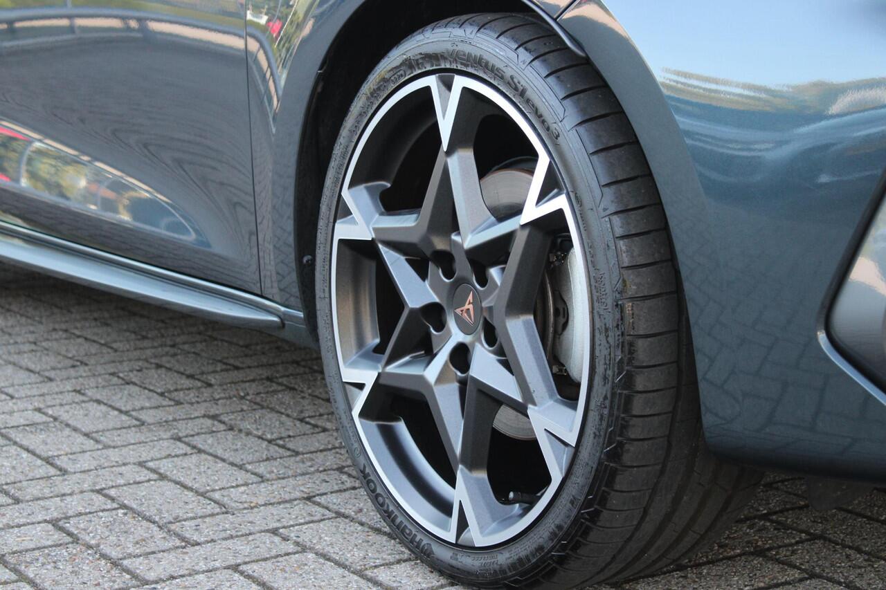 Cupra Leon Sportstourer 1.5 eTSI 150PK BUSINESS EDITION | NIEUW MODEL! | PANORAMISCH SCHUIF/KANTELDAK | SENNHEISER AUDIO SYSTEM | ELEKTRISCH VERSTELBARE BESTUURDERSSTOEL MET GEHEUGENFUNCTIE | LED MATRIX KOPLAMPEN | DRAADLOZE APPLE CARPLAY/ANDROID AUTO | NAVIGATIE | ACHTERUITRIJ 