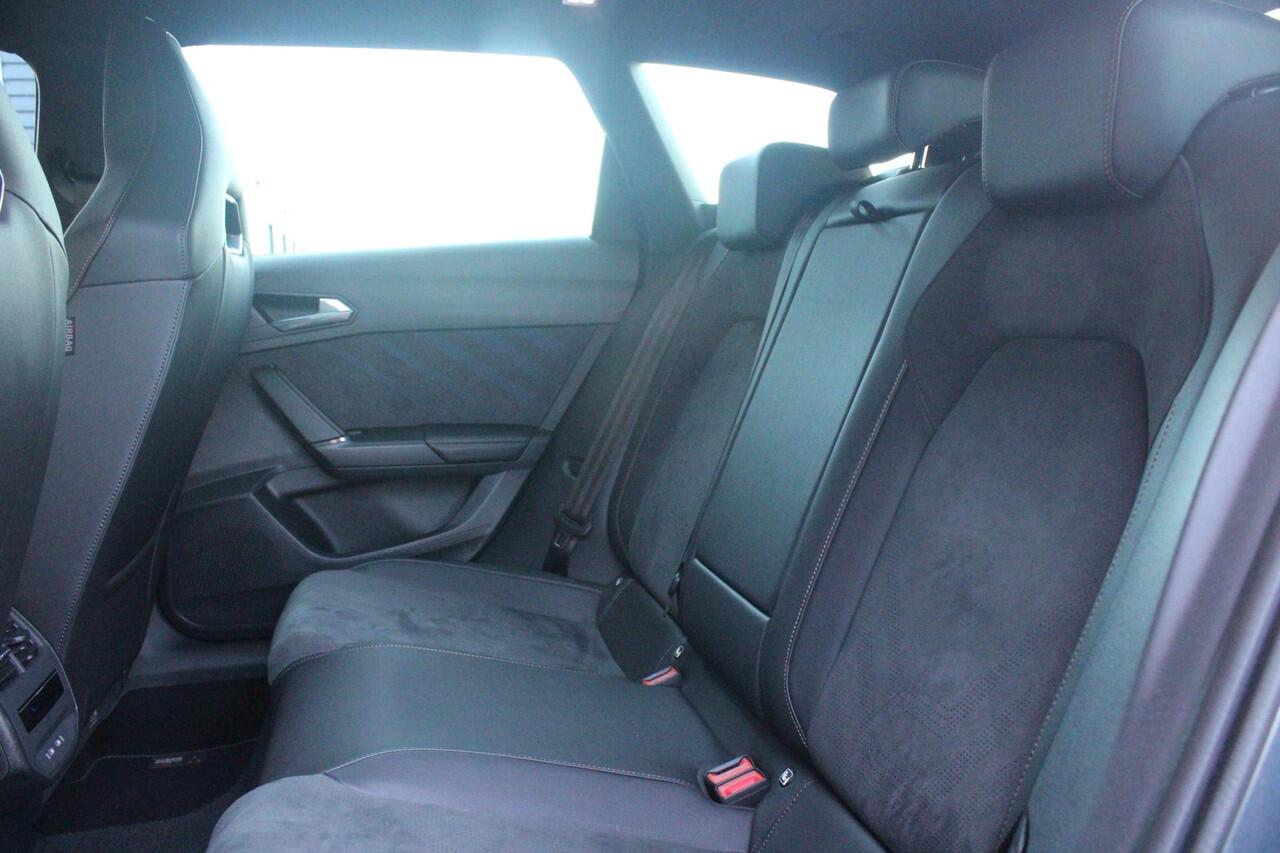 Cupra Leon Sportstourer 1.5 eTSI 150PK BUSINESS EDITION | NIEUW MODEL! | PANORAMISCH SCHUIF/KANTELDAK | SENNHEISER AUDIO SYSTEM | ELEKTRISCH VERSTELBARE BESTUURDERSSTOEL MET GEHEUGENFUNCTIE | LED MATRIX KOPLAMPEN | DRAADLOZE APPLE CARPLAY/ANDROID AUTO | NAVIGATIE | ACHTERUITRIJ 