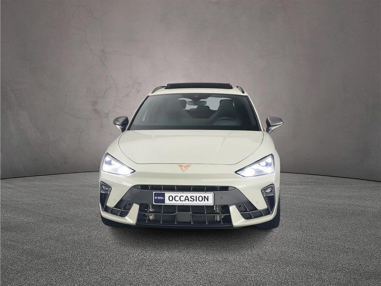 Cupra Leon Sportstourer 1.5 TSI e-Hybrid VZ Extreme 272pk DSG Automaat, Panoramadak, Lederen bekleding, Elektrisch verstelbare stoelen, Stoelverwarming, Adaptive cruise control, Navigatie, App connect, Elektrische achterklep