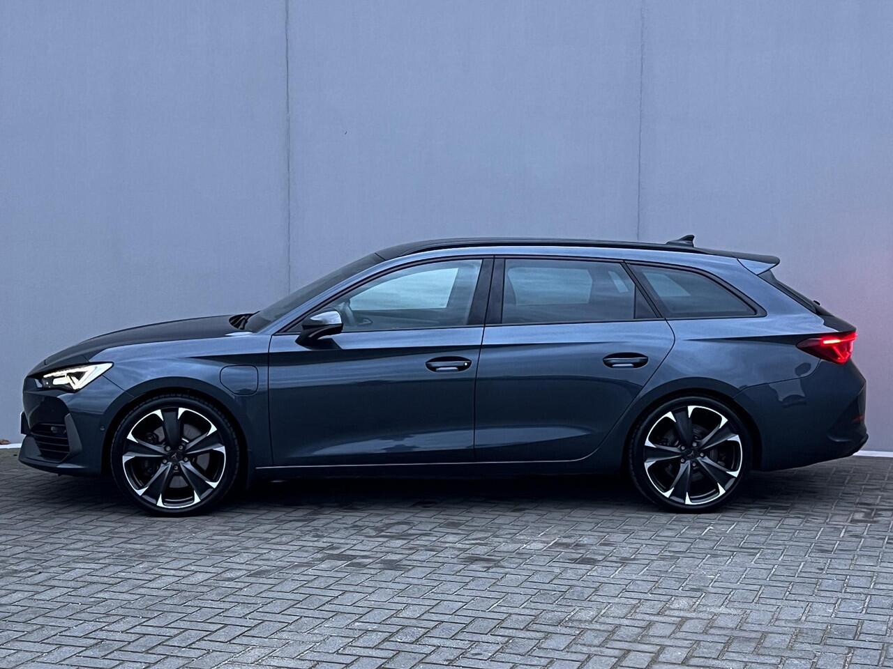 Cupra Leon Sportstourer 1.4 e-Hybrid VZ Copper Edition Automaat / Plug-In / EAER 58km / Navigatie / Elektrische trekhaak 1.500 kg / Elektrische klep / Sportstoelen / Stuur- en stoelverwarming / Apple Carplay Android / 19" LM wielen /