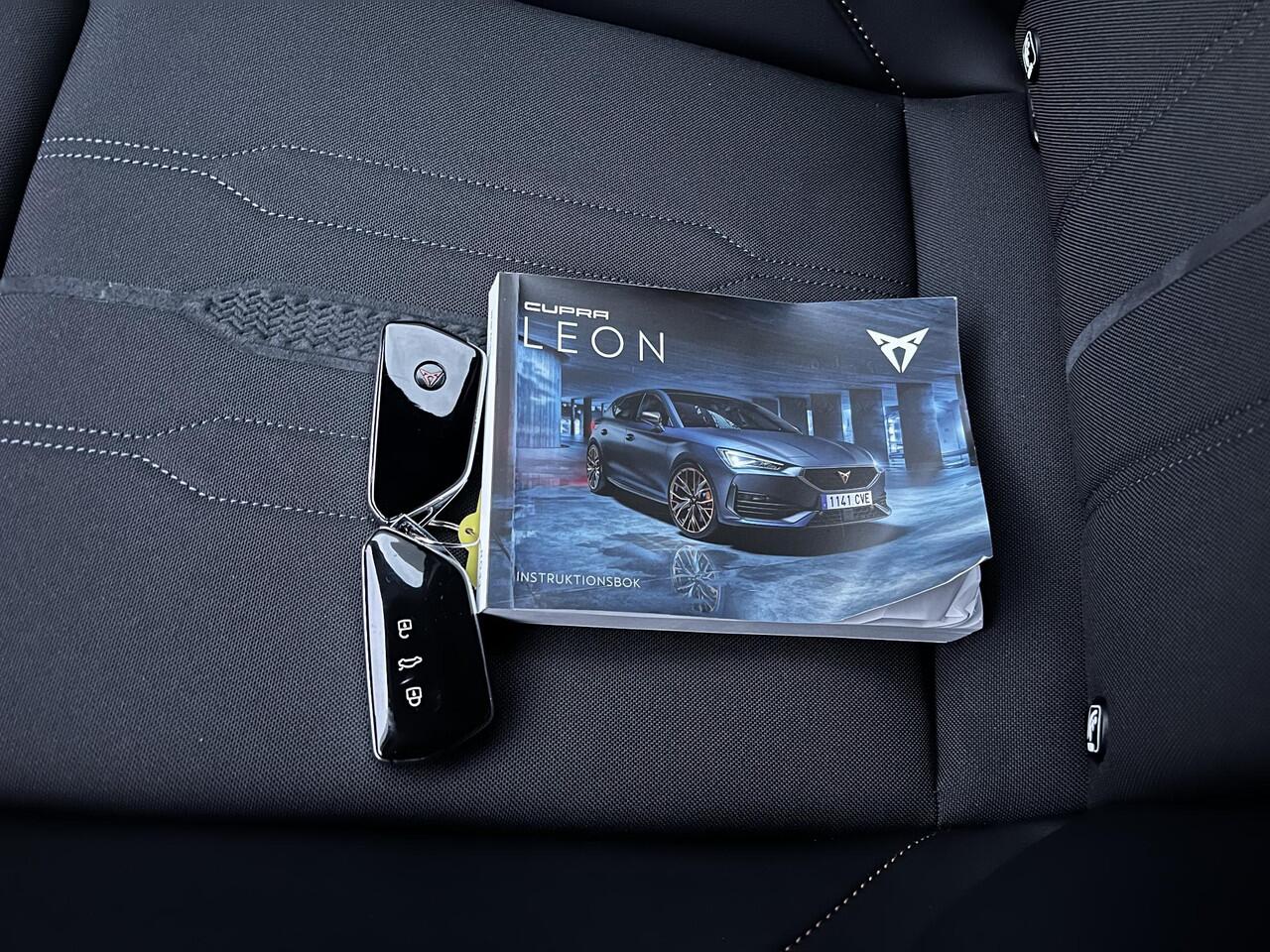 Cupra Leon Sportstourer 1.4 e-Hybrid VZ Copper Edition Automaat / Plug-In / EAER 58km / Navigatie / Elektrische trekhaak 1.500 kg / Elektrische klep / Sportstoelen / Stuur- en stoelverwarming / Apple Carplay Android / 19" LM wielen /