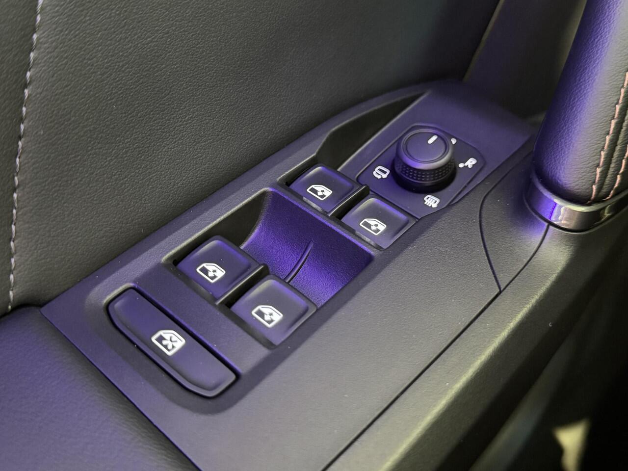 Cupra Leon Sportstourer 1.5 eTSI Automaat Business Edition | Panorama Schuifdak | Navigatie | Climate Control | LED Verlichting | 18"Lmv | Camera | Keyless Go | Apple Carplay/Android Auto ( Vestiging - Vianen )