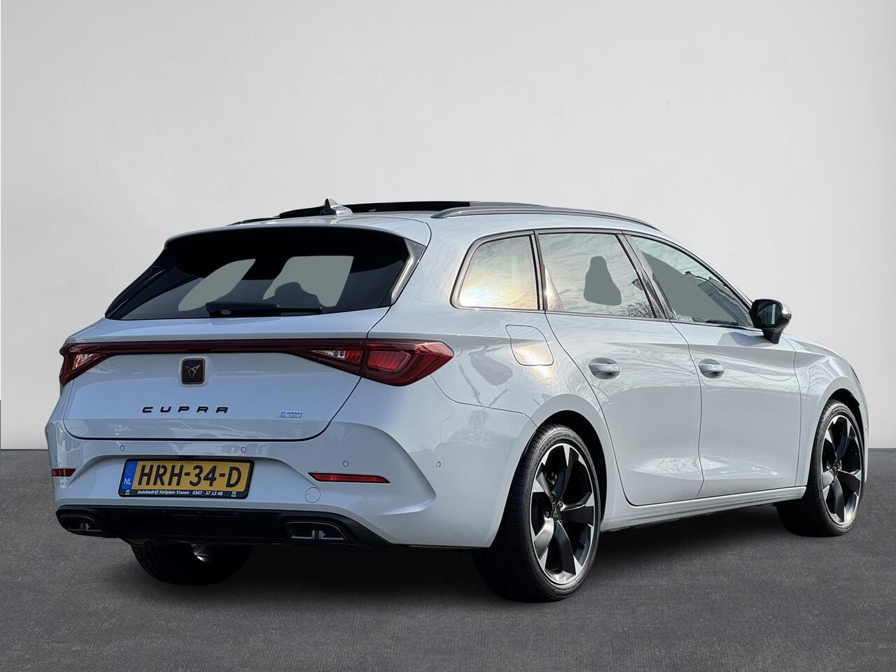 Cupra Leon Sportstourer 1.5 eTSI Automaat Business Edition | Panorama Schuifdak | Navigatie | Climate Control | LED Verlichting | 18"Lmv | Camera | Keyless Go | Apple Carplay/Android Auto ( Vestiging - Vianen )