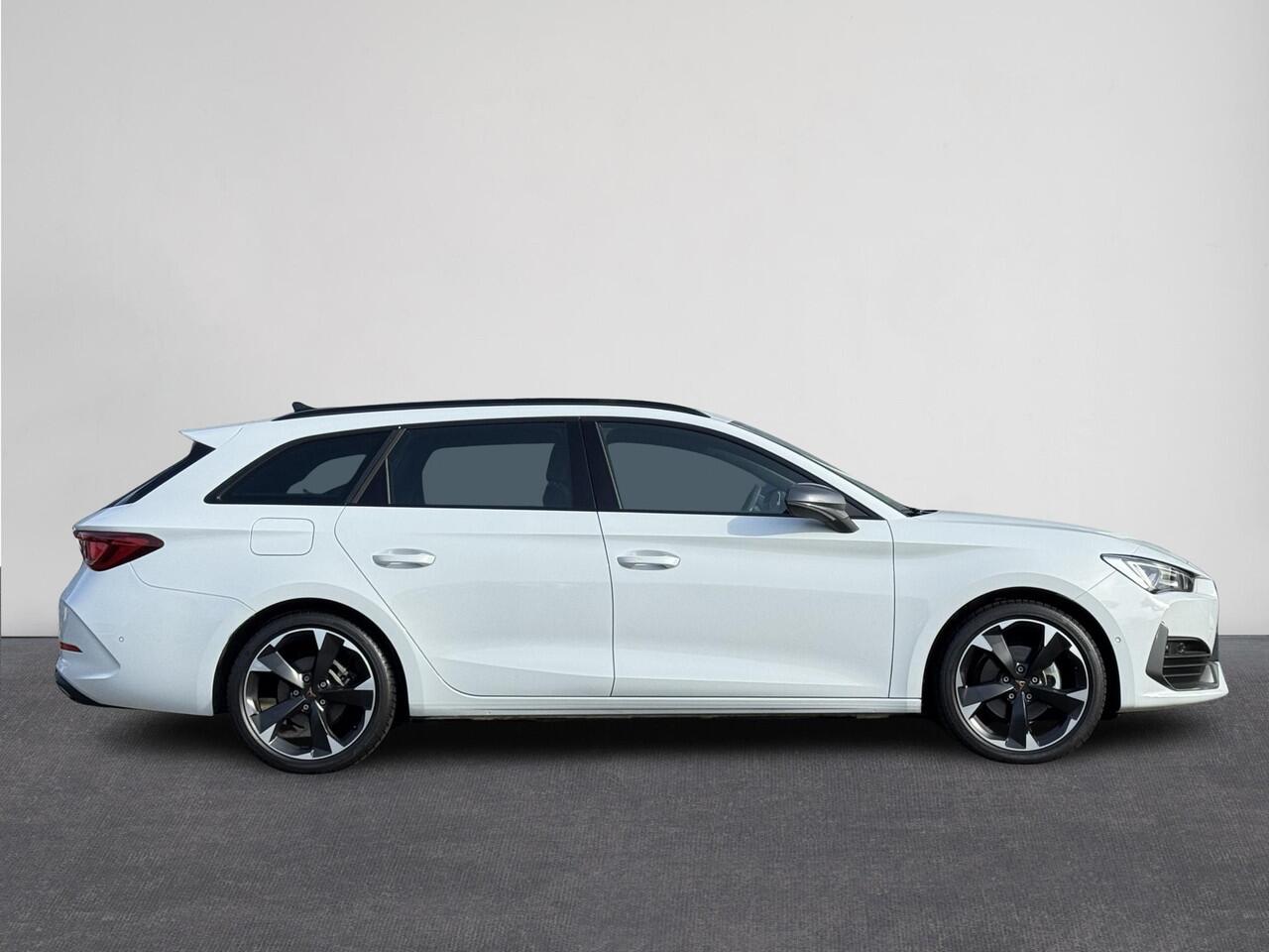 Cupra Leon Sportstourer 1.5 eTSI Automaat Business Edition | Panorama Schuifdak | Navigatie | Climate Control | LED Verlichting | 18"Lmv | Camera | Keyless Go | Apple Carplay/Android Auto ( Vestiging - Vianen )