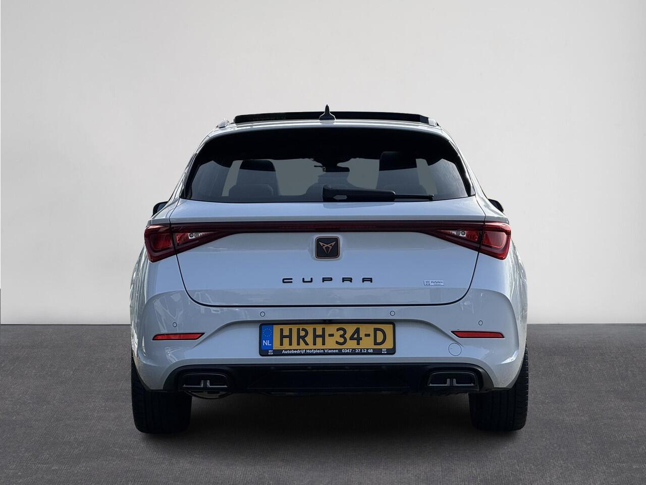Cupra Leon Sportstourer 1.5 eTSI Automaat Business Edition | Panorama Schuifdak | Navigatie | Climate Control | LED Verlichting | 18"Lmv | Camera | Keyless Go | Apple Carplay/Android Auto ( Vestiging - Vianen )