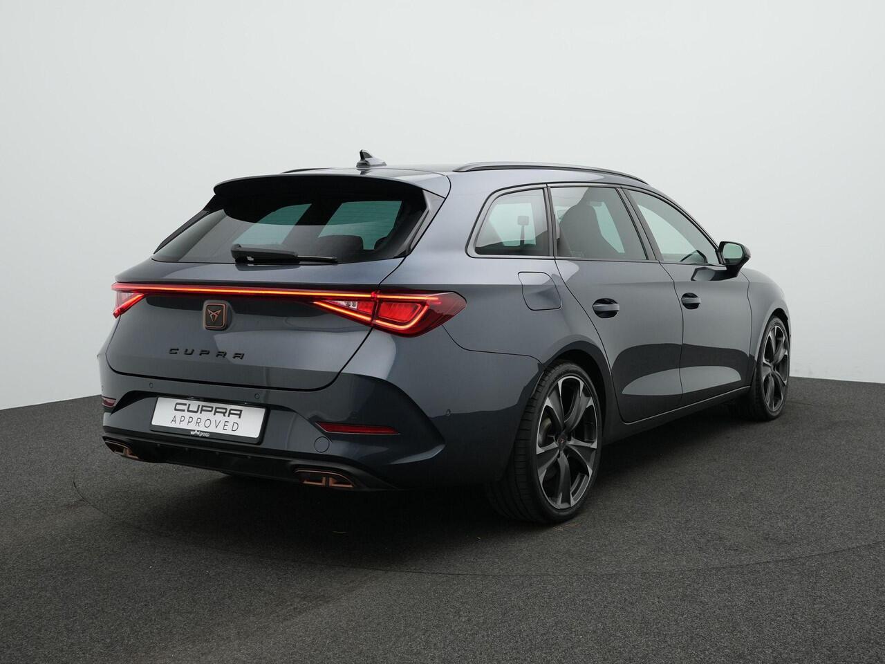 Cupra Leon Sportstourer 1.4 e-Hybrid 245 pk VZ Performance | Trekhaak | Adaptief onderstel | Stuur-/stoelverwarming | Achteruitrijcamera