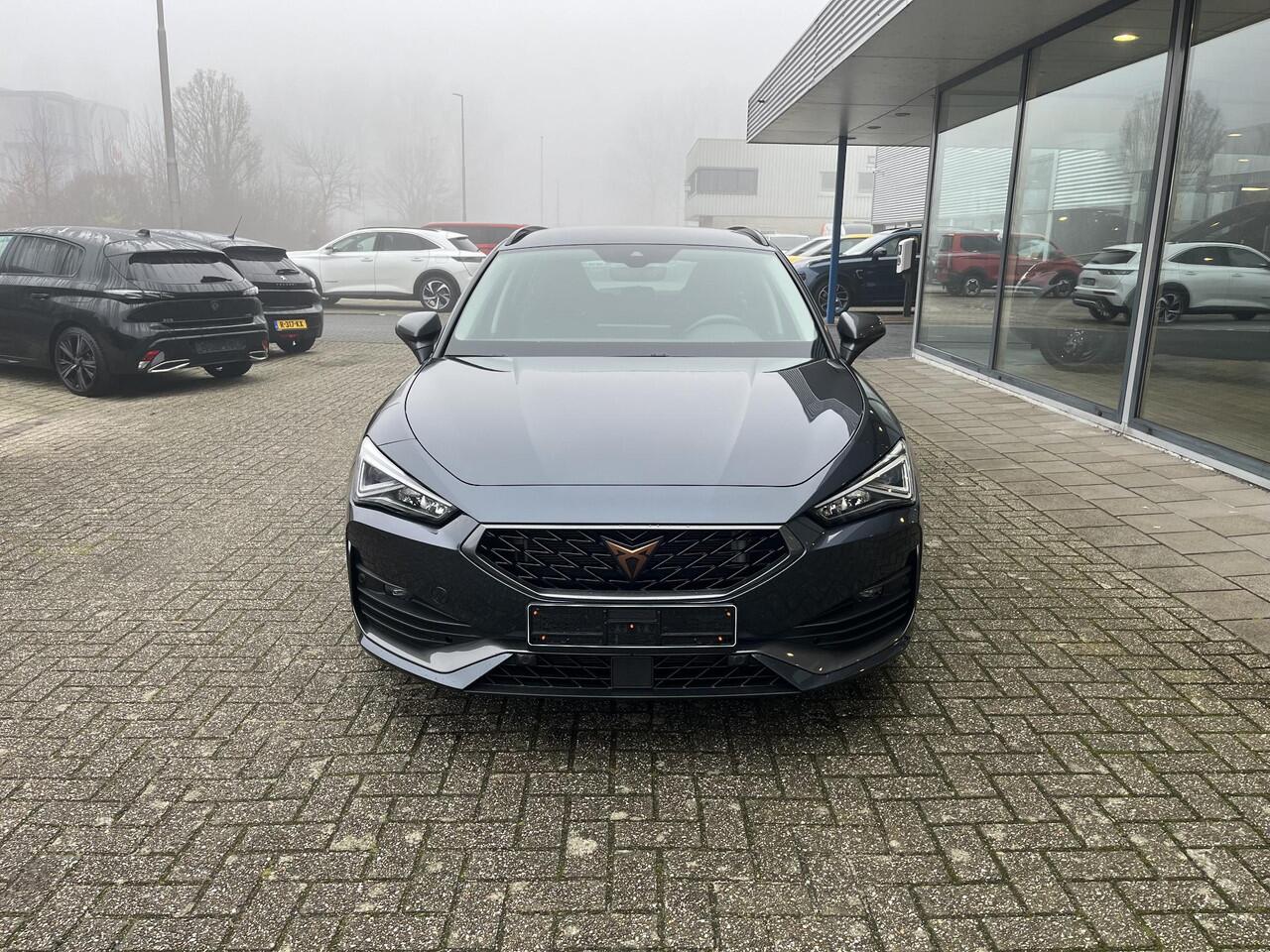Cupra Leon Sportstourer 1.4 e-Hybrid Business | Stoelverwarming | Adaptieve cruisecontrol (ACC) | Achteruitrijcamera | Navigatiesysteem | LM Winterset! |