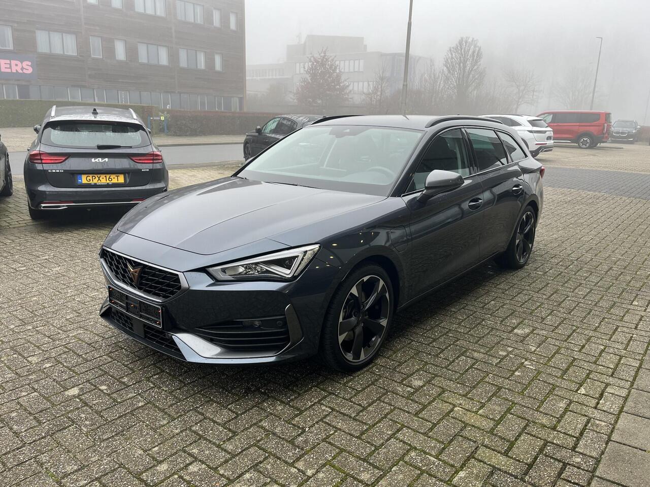 Cupra Leon Sportstourer 1.4 e-Hybrid Business | Stoelverwarming | Adaptieve cruisecontrol (ACC) | Achteruitrijcamera | Navigatiesysteem | LM Winterset! |