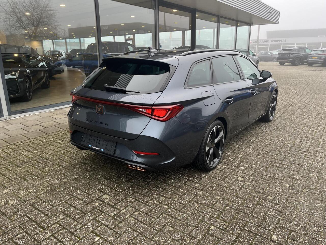 Cupra Leon Sportstourer 1.4 e-Hybrid Business | Stoelverwarming | Adaptieve cruisecontrol (ACC) | Achteruitrijcamera | Navigatiesysteem | LM Winterset! |