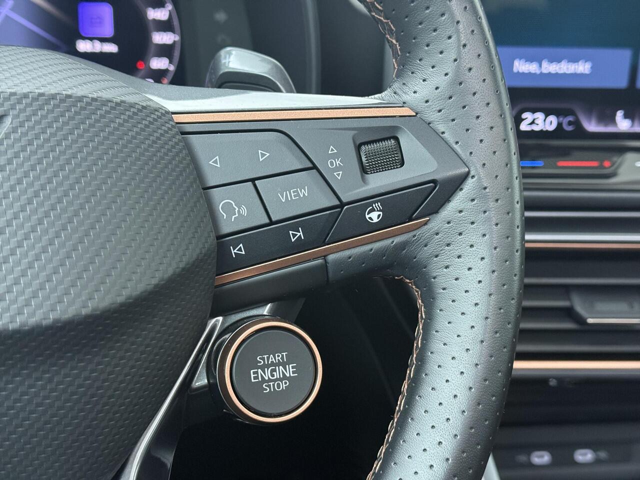 Cupra Leon Sportstourer 1.5 TSI e-Hybrid VZ Performance | 272 PK | SoH 94% | Panoramadak | Matrix LED koplampen | Adaptive cruise control | Apple Carplay/Android Auto |