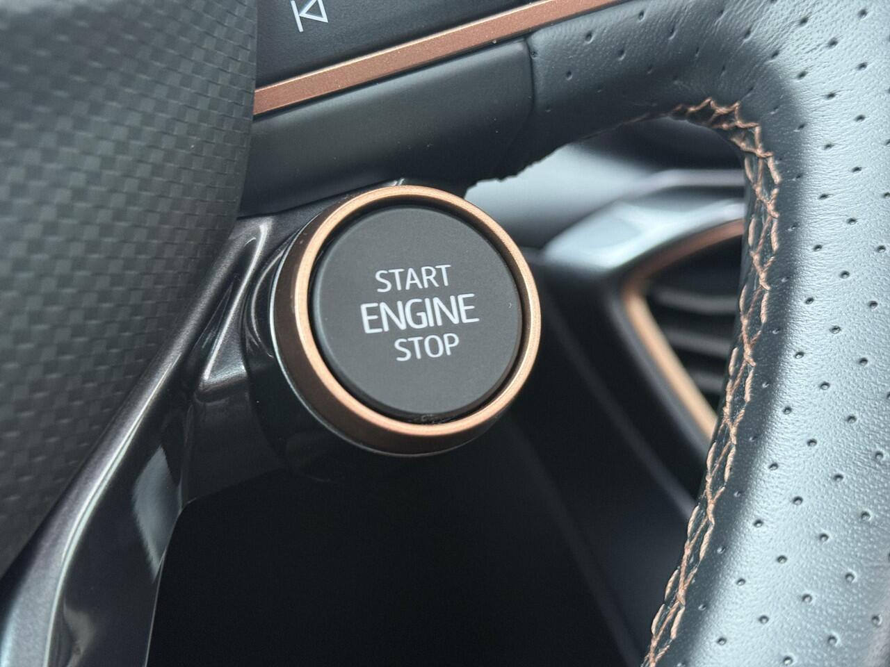 Cupra Leon Sportstourer 1.5 TSI e-Hybrid VZ Performance | 272 PK | SoH 94% | Panoramadak | Matrix LED koplampen | Adaptive cruise control | Apple Carplay/Android Auto |