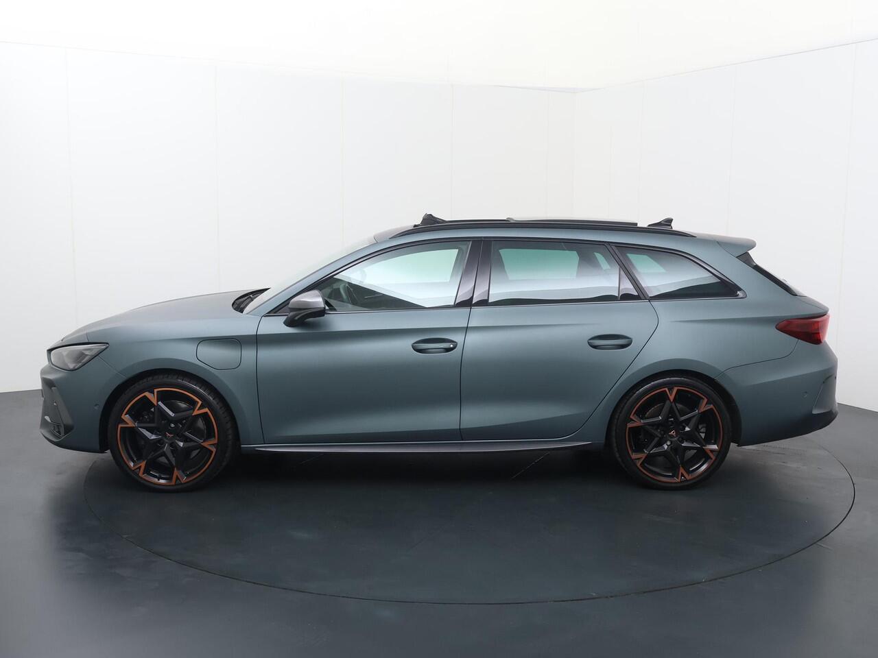 Cupra Leon Sportstourer 1.5 TSI e-Hybrid VZ Performance | 272 PK | SoH 94% | Panoramadak | Matrix LED koplampen | Adaptive cruise control | Apple Carplay/Android Auto |