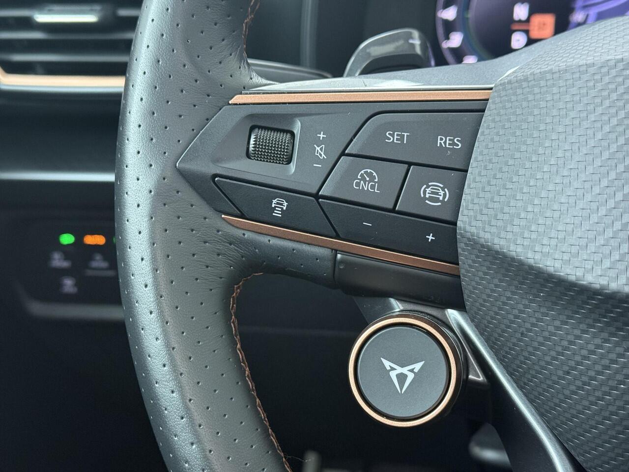 Cupra Leon Sportstourer 1.5 TSI e-Hybrid VZ Performance | 272 PK | SoH 94% | Panoramadak | Matrix LED koplampen | Adaptive cruise control | Apple Carplay/Android Auto |