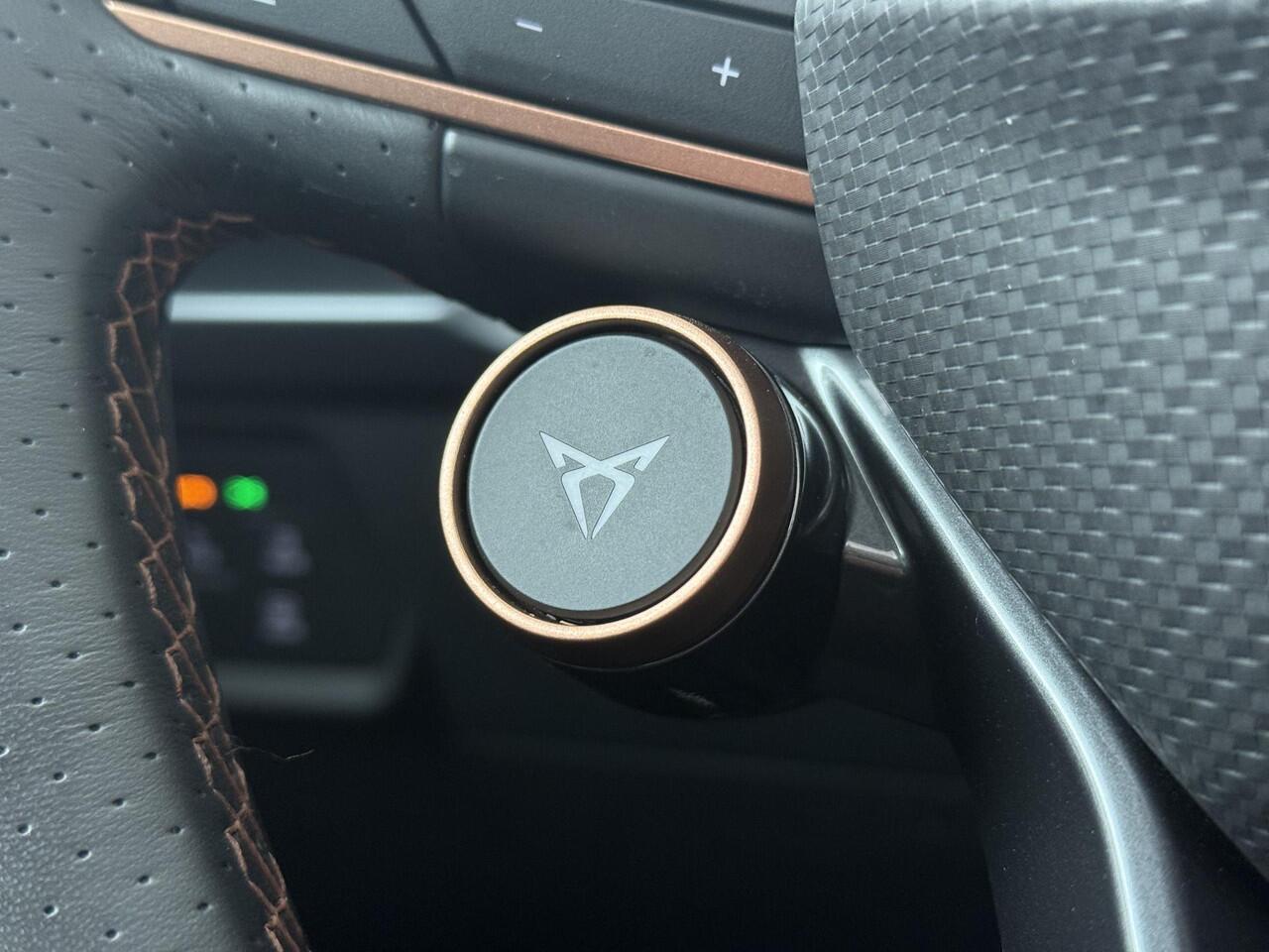 Cupra Leon Sportstourer 1.5 TSI e-Hybrid VZ Performance | 272 PK | SoH 94% | Panoramadak | Matrix LED koplampen | Adaptive cruise control | Apple Carplay/Android Auto |