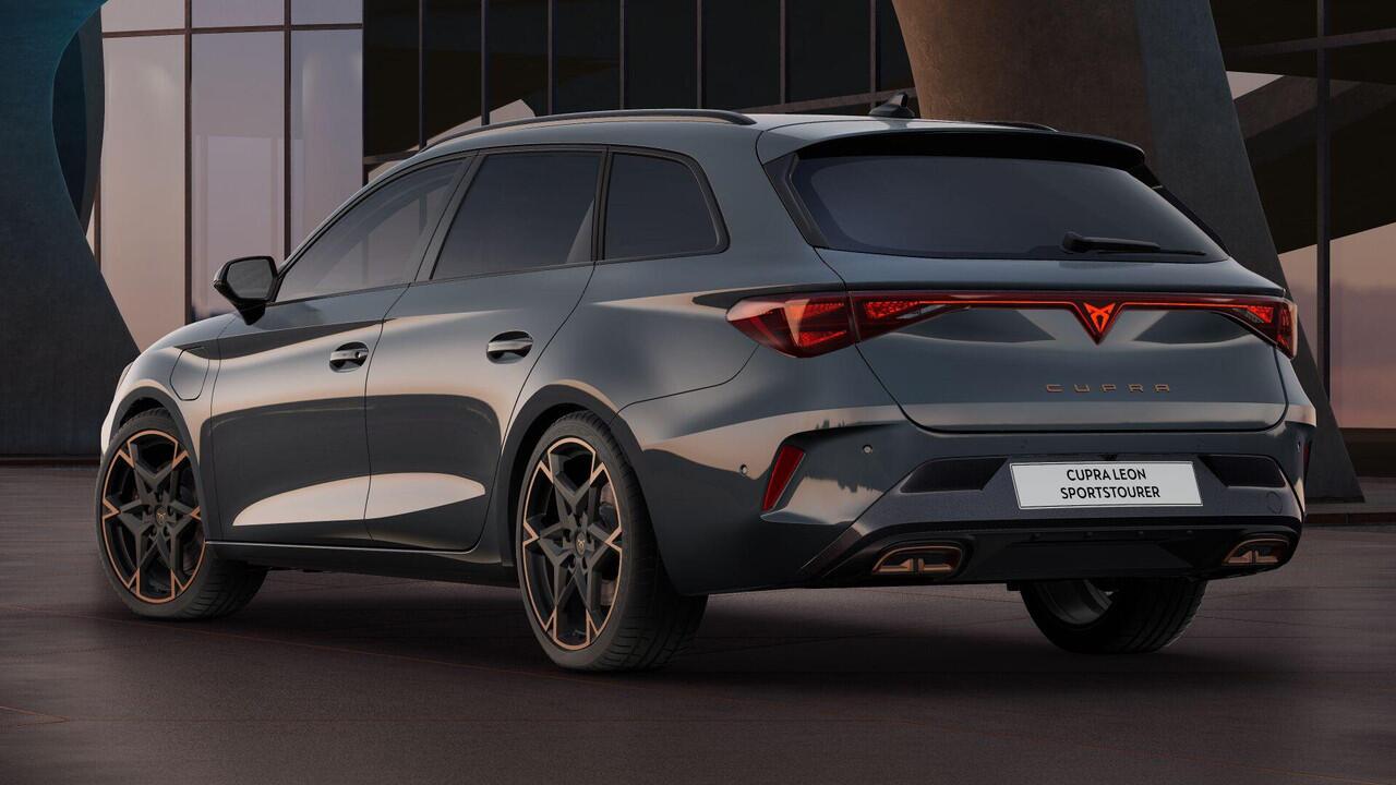 Cupra Leon Sportstourer 1.5 TSI e-Hybrid VZ Performance | Sennheiser sound | Travel Assist | Dodehoek sensor | Achteruitrijcamera | Carplay | Navigatie | Elektrische achterklep