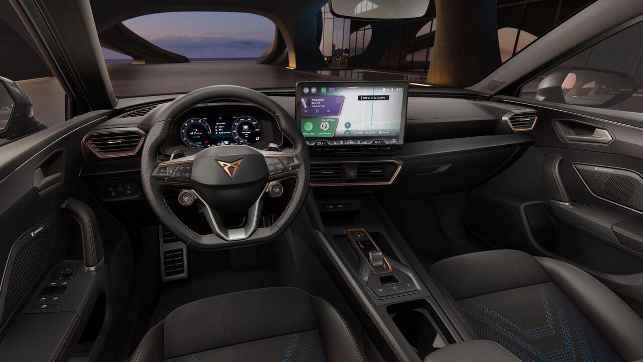 Cupra Leon Sportstourer 1.5 TSI e-Hybrid VZ Performance | Sennheiser sound | Travel Assist | Dodehoek sensor | Achteruitrijcamera | Carplay | Navigatie | Elektrische achterklep