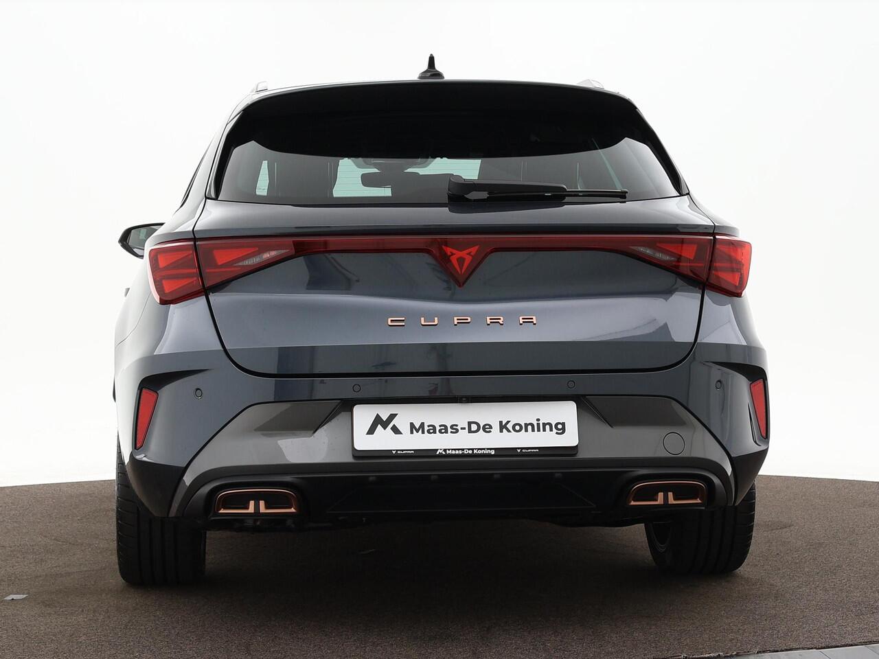 Cupra Leon Sportstourer 1.5 TSI 204pk DSG e-Hybrid Business · Apple/Android Car Play · Camera · Elek. Trekhaak · Elek. Achterklep · Sfeerverlichting · 18'' Inch · Garantie t/m 24-06-2028 of 90.000km