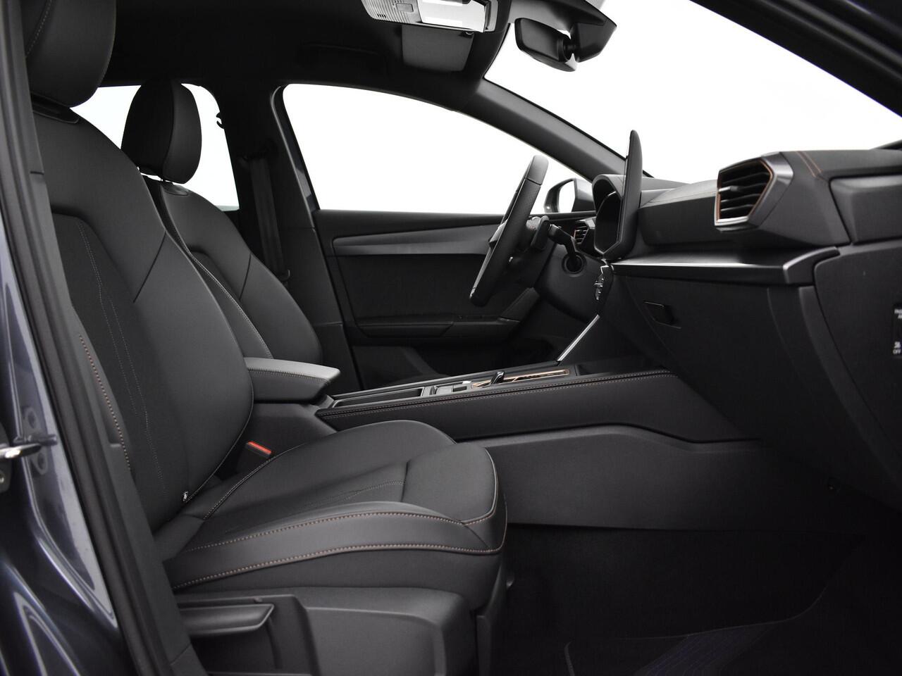 Cupra Leon Sportstourer 1.5 TSI 204pk DSG e-Hybrid Business · Apple/Android Car Play · Camera · Elek. Trekhaak · Elek. Achterklep · Sfeerverlichting · 18'' Inch · Garantie t/m 24-06-2028 of 90.000km