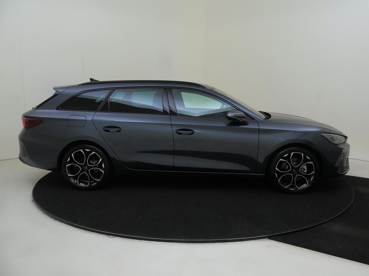 Cupra Leon Sportstourer 1.5 TSI e-Hybrid Business | Achteruitrijcamera | 3-zone airco | CarPlay | Keyless | Sfeerverlichting | Stuurwiel verwarmd | Voorklimatisering |