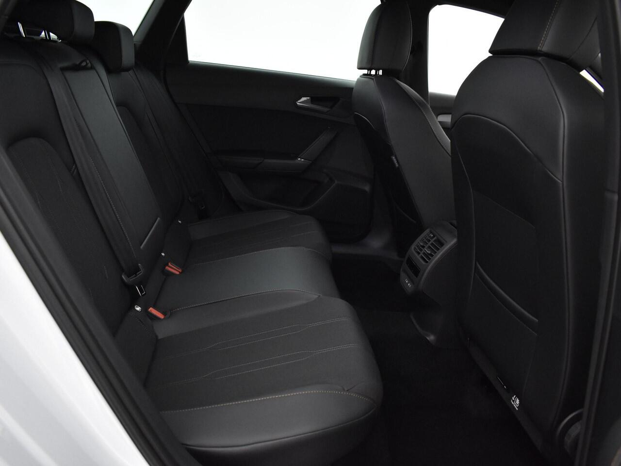 Cupra Leon Sportstourer 1.5 Tsi 204pk DSG e-Hybrid Business · Camera · Apple/Android Car Play · Elek. Trekhaak · Elek. Achterklep · 18'' Inch · Garantie t/m 20-05-2028 of 90.000km