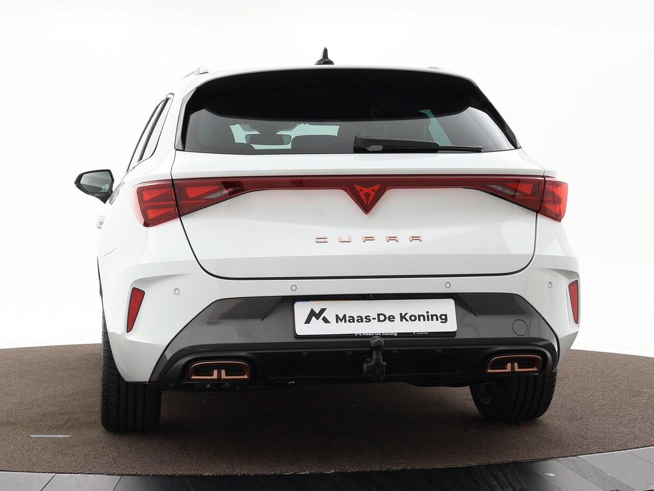 Cupra Leon Sportstourer 1.5 Tsi 204pk DSG e-Hybrid Business · Camera · Apple/Android Car Play · Elek. Trekhaak · Elek. Achterklep · 18'' Inch · Garantie t/m 20-05-2028 of 90.000km