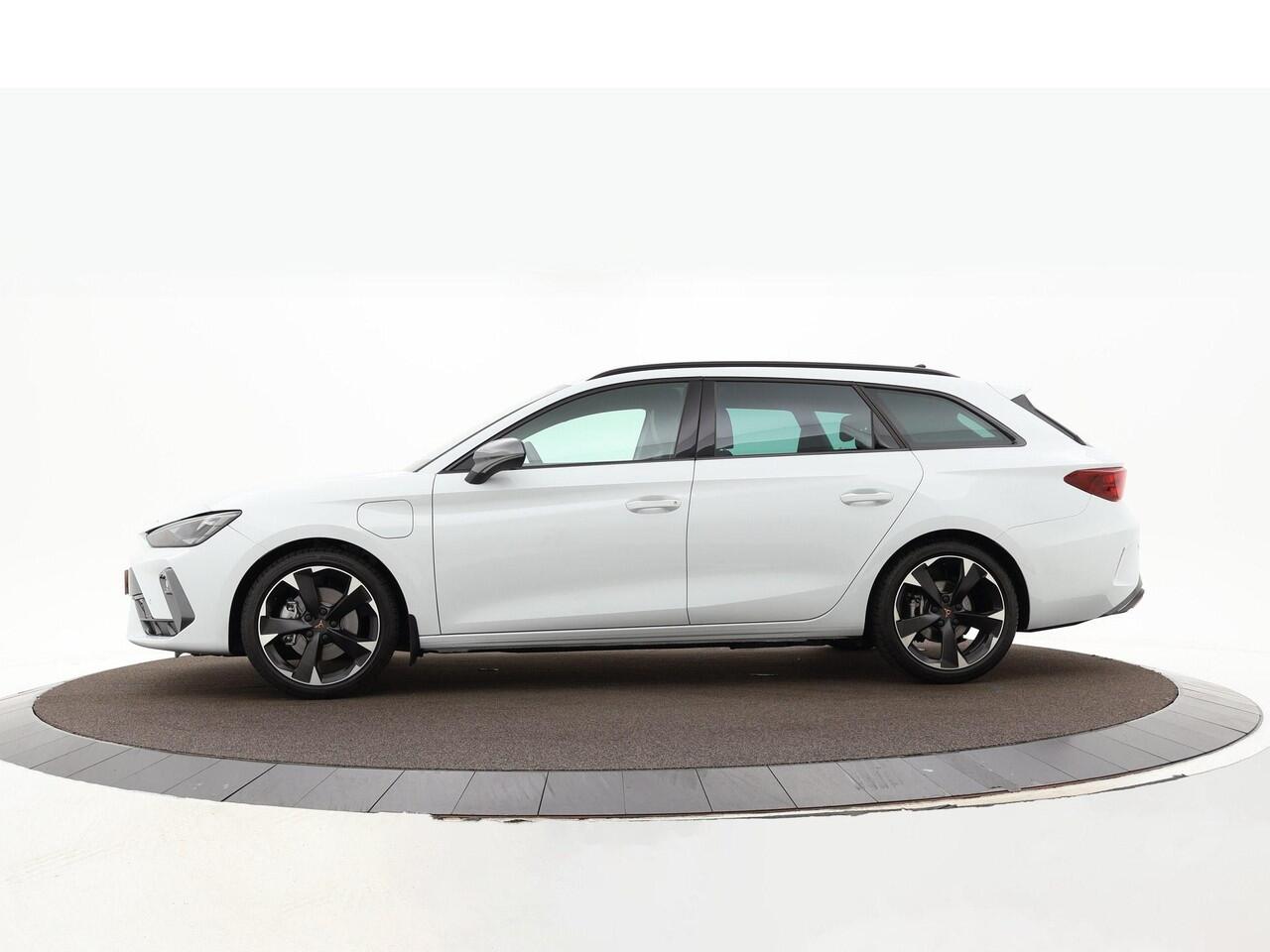 Cupra Leon Sportstourer 1.5 Tsi 204pk DSG e-Hybrid Business · Camera · Apple/Android Car Play · Elek. Trekhaak · Elek. Achterklep · 18'' Inch · Garantie t/m 20-05-2028 of 90.000km