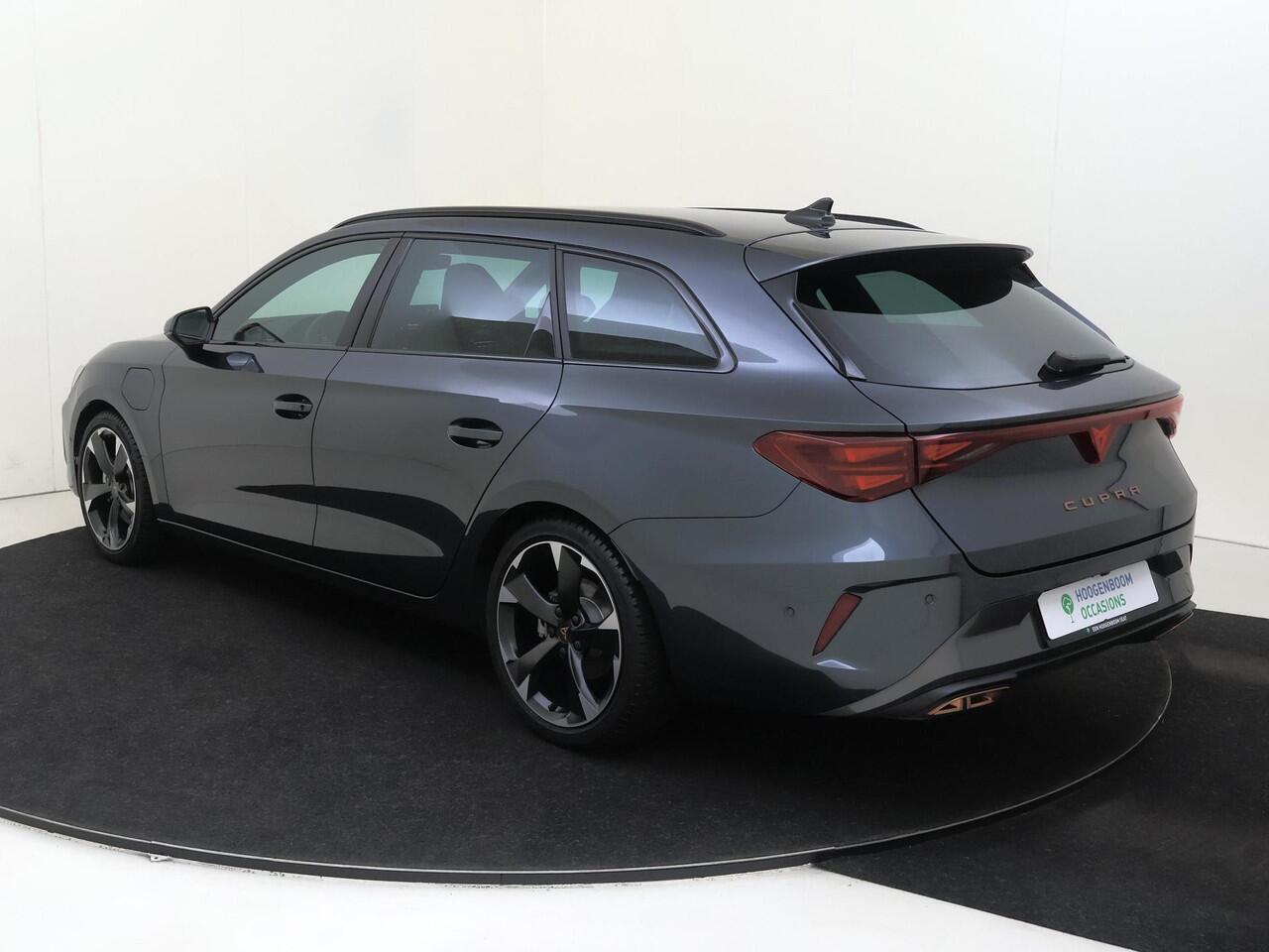 Cupra Leon Sportstourer 1.5 TSI e-Hybrid Business | Trekhaak | Kuipstoelen | Dodehoek detectie | Parkeerassistent | Keyless | Stoel- en stuurwielverwarming | Adaptieve cruise control | Achteruitrijcamera |