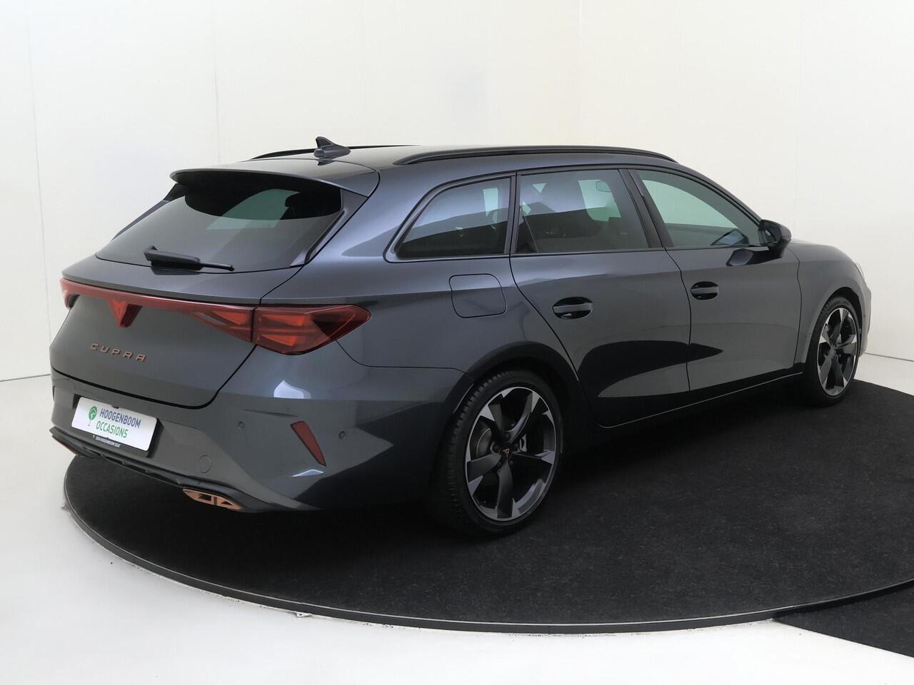 Cupra Leon Sportstourer 1.5 TSI e-Hybrid Business | Trekhaak | Kuipstoelen | Dodehoek detectie | Parkeerassistent | Keyless | Stoel- en stuurwielverwarming | Adaptieve cruise control | Achteruitrijcamera |
