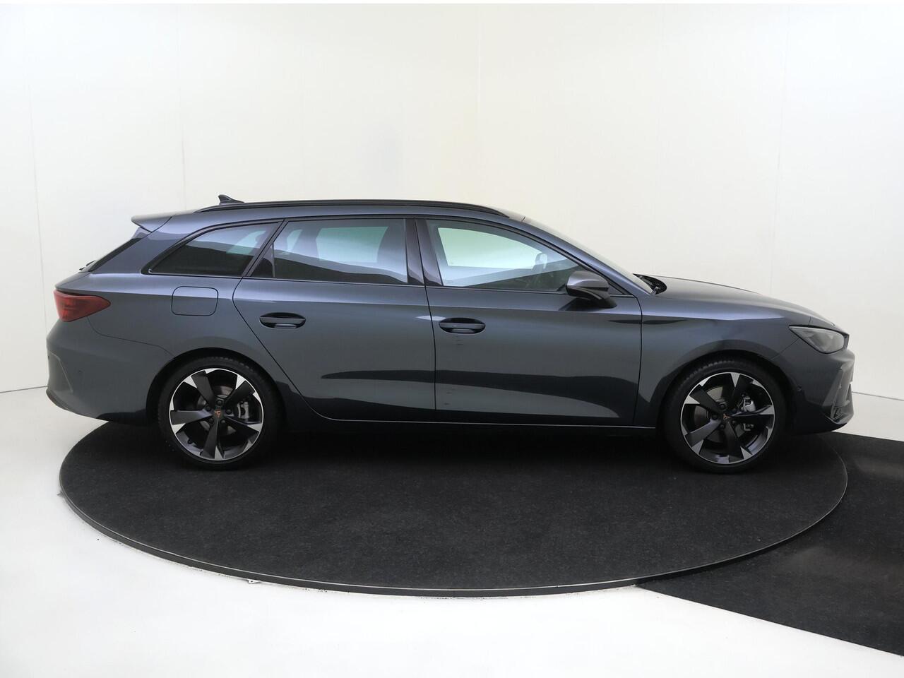 Cupra Leon Sportstourer 1.5 TSI e-Hybrid Business | Trekhaak | Kuipstoelen | Dodehoek detectie | Parkeerassistent | Keyless | Stoel- en stuurwielverwarming | Adaptieve cruise control | Achteruitrijcamera |