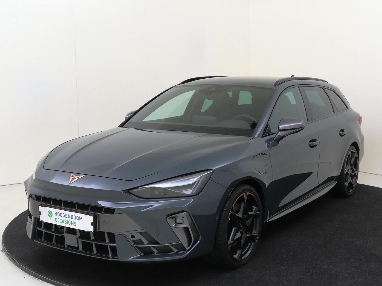 Cupra Leon Sportstourer 1.5 TSI e-Hybrid VZ Performance | Sennheiser sound | Travel Assist | Dodehoek sensor | Achteruitrijcamera | Carplay | Navigatie | Elektrische achterklep