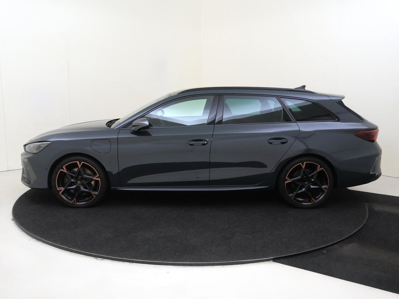 Cupra Leon Sportstourer 1.5 TSI e-Hybrid VZ Performance | Sennheiser sound | Travel Assist | Dodehoek sensor | Achteruitrijcamera | Carplay | Navigatie | Elektrische achterklep