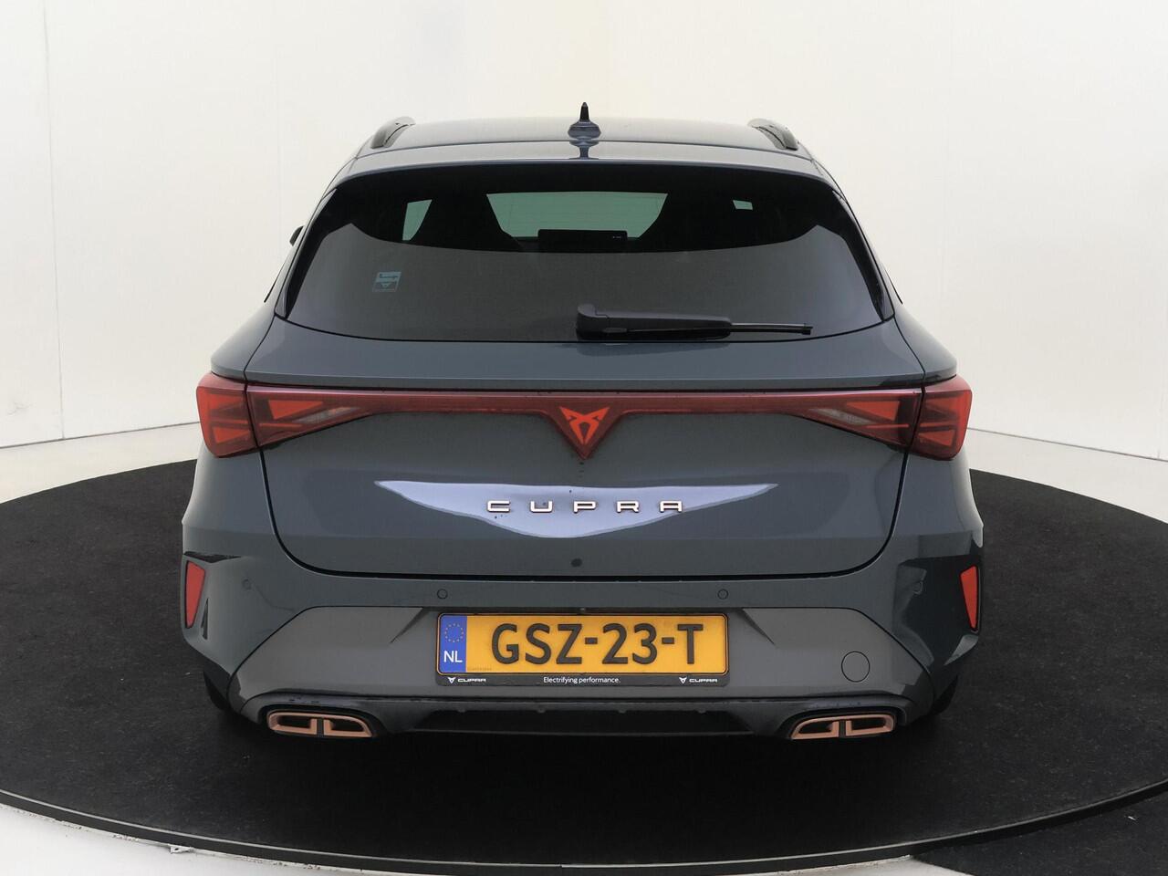 Cupra Leon Sportstourer 1.5 TSI e-Hybrid VZ Performance | Sennheiser sound | Travel Assist | Dodehoek sensor | Achteruitrijcamera | Carplay | Navigatie | Elektrische achterklep