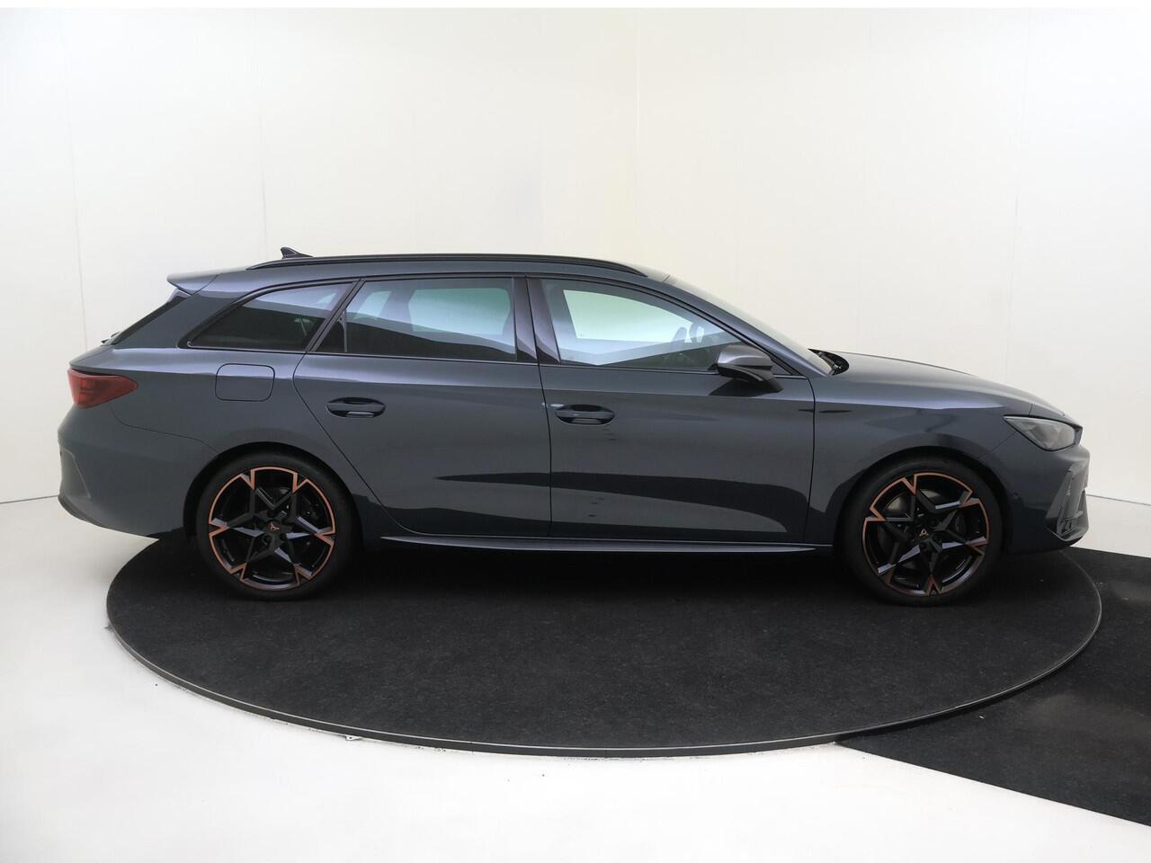 Cupra Leon Sportstourer 1.5 TSI e-Hybrid VZ Performance | Sennheiser sound | Travel Assist | Dodehoek sensor | Achteruitrijcamera | Carplay | Navigatie | Elektrische achterklep