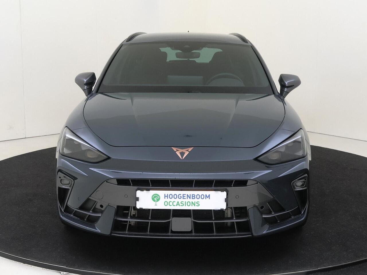 Cupra Leon Sportstourer 1.5 TSI e-Hybrid VZ Performance | Sennheiser sound | Travel Assist | Dodehoek sensor | Achteruitrijcamera | Carplay | Navigatie | Elektrische achterklep