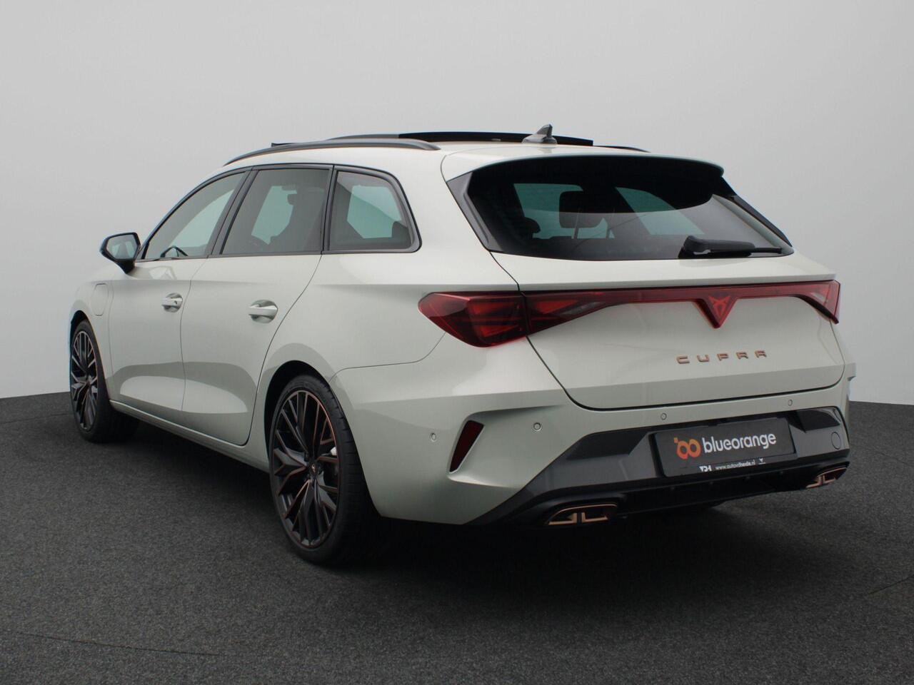 Cupra Leon Sportstourer 1.5 TSI e-Hybrid VZ Performance 272 PK DSG Trekhaak, matrix led, schuif-kanteldak, achteruitrijcamera, stuur-stoelverwarming, adaptive cruise met travel assist, elek. verstelbare voorstoel, side assist, keyless, 19" lichtmetaal