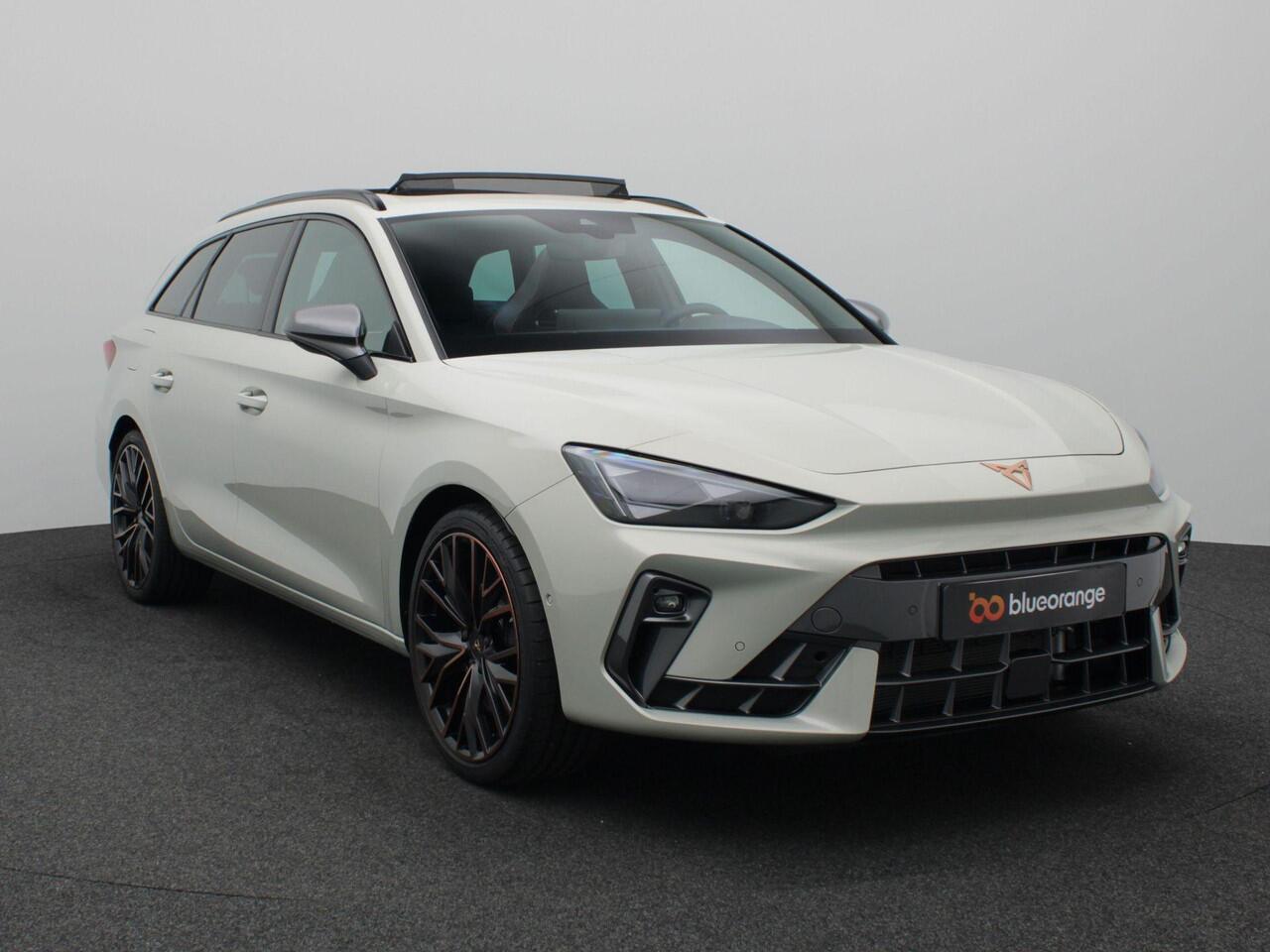 Cupra Leon Sportstourer 1.5 TSI e-Hybrid VZ Performance 272 PK DSG Trekhaak, matrix led, schuif-kanteldak, achteruitrijcamera, stuur-stoelverwarming, adaptive cruise met travel assist, elek. verstelbare voorstoel, side assist, keyless, 19" lichtmetaal