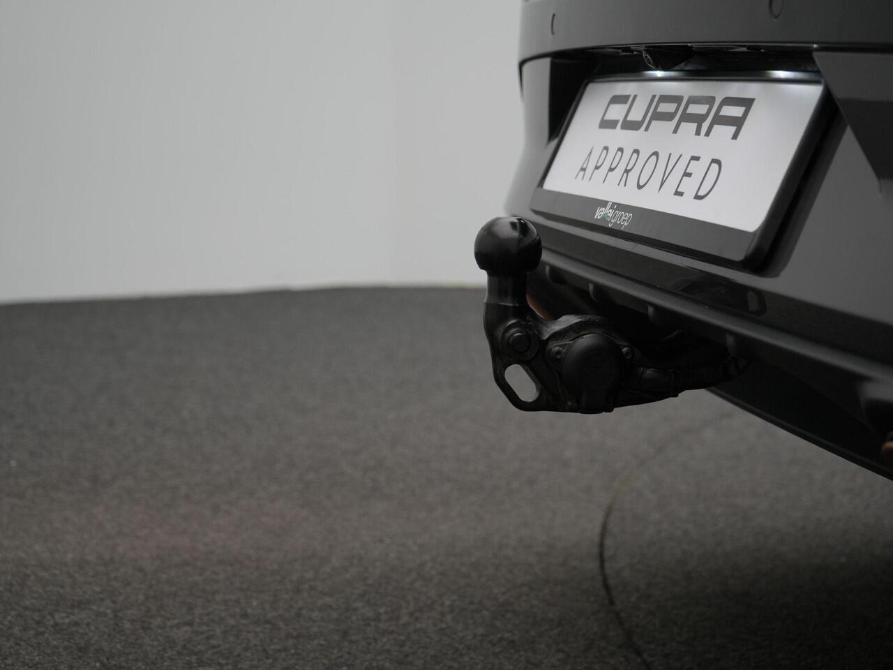 Cupra Leon Sportstourer 1.5 TSI e-Hybrid 272 pk VZ Performance | Trekhaak | Adaptief sportonderstel | Leder/alcantara | CUPRA-stuur met startknop | Sennheiser | Achteruitrijcamera | 19 inch