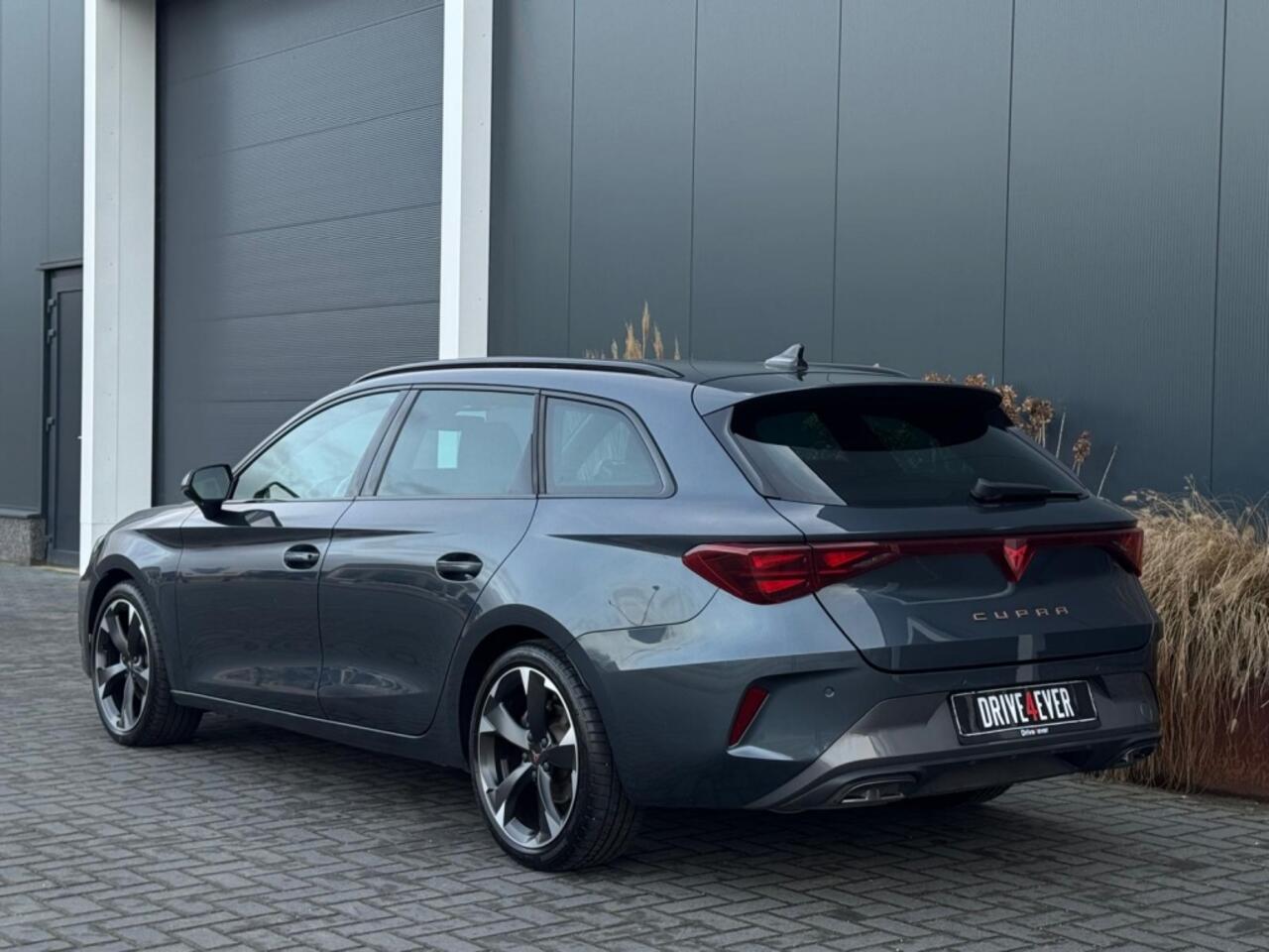 Cupra Leon Sportstourer 1.5 e-TSI 2025 GARANTIE NAVI CLIMATE APPLE CARPLAY LEDER