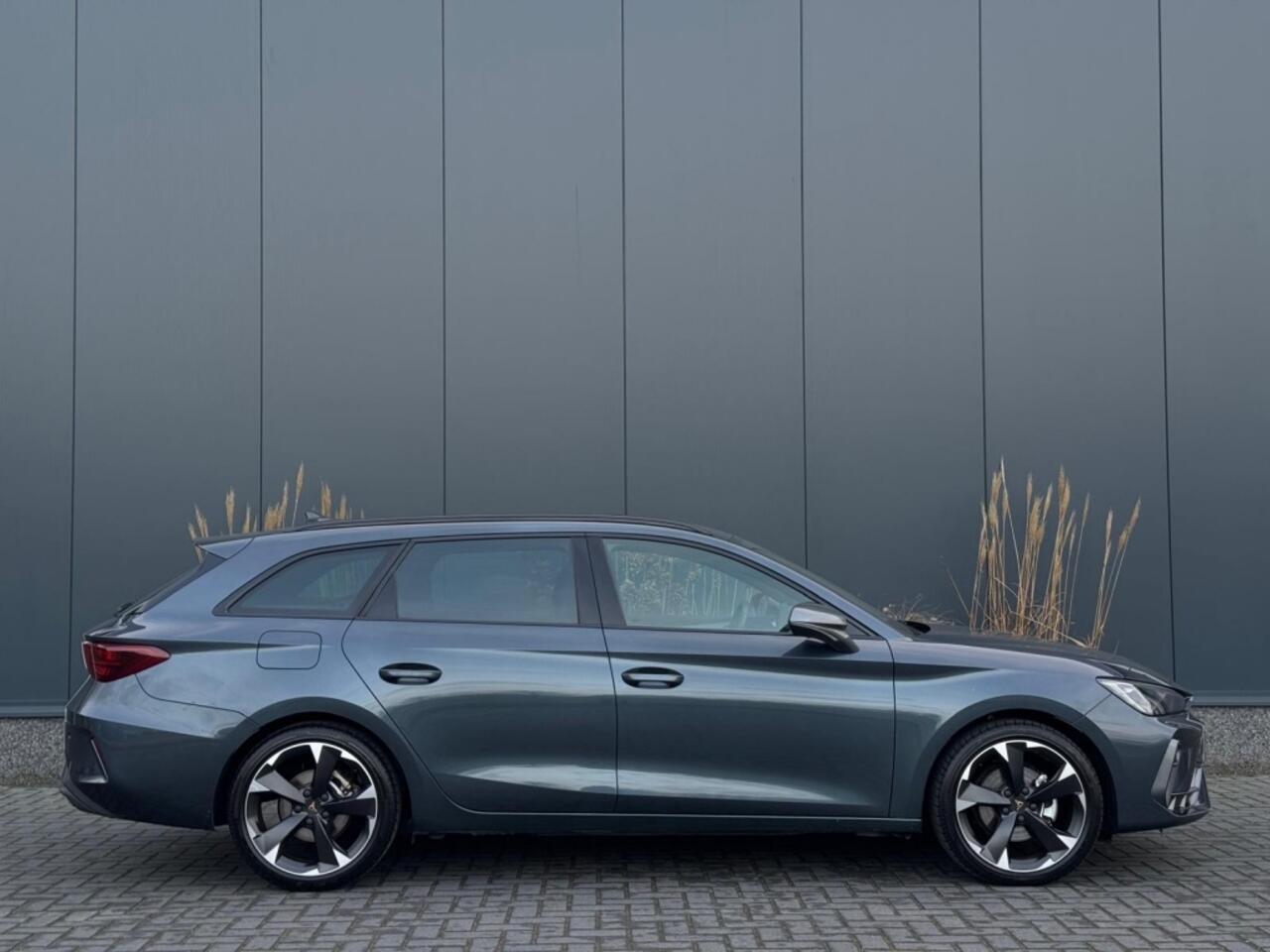 Cupra Leon Sportstourer 1.5 e-TSI 2025 GARANTIE NAVI CLIMATE APPLE CARPLAY LEDER