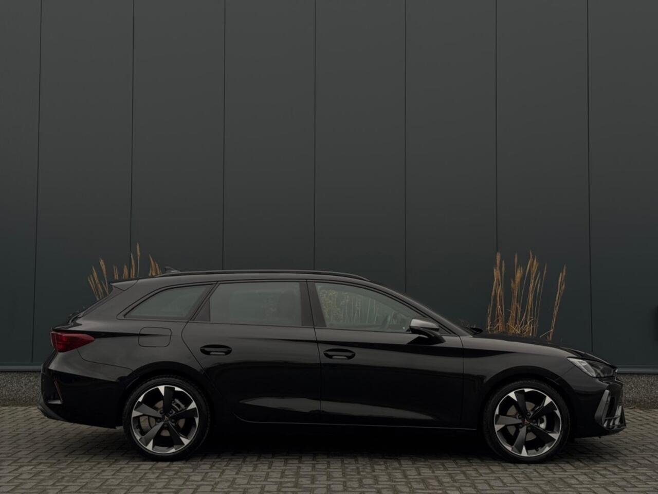 Cupra Leon Sportstourer 1.5 e-TSI 2025 GARANTIE NAVI CLIMATE APPLE CARPLAY LEDER