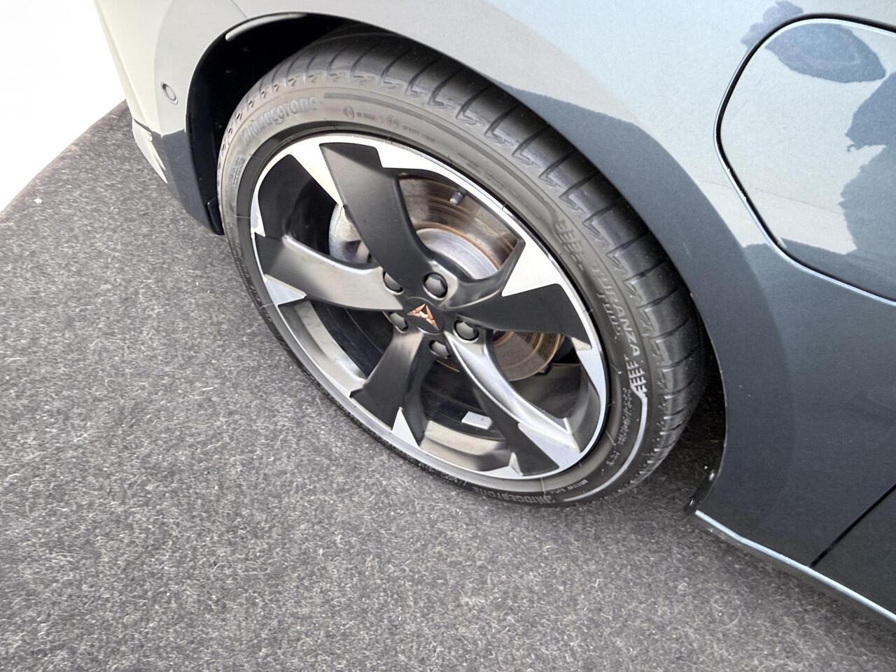 Cupra Leon Sportstourer 1.4 e-Hybrid Business | SoH 100% | Adaptieve demping | Stoel- en stuurwielverwarming | Achteruitrijcamera | Parkeerassistent | Keyless | 3-zone airco | Navigatie |